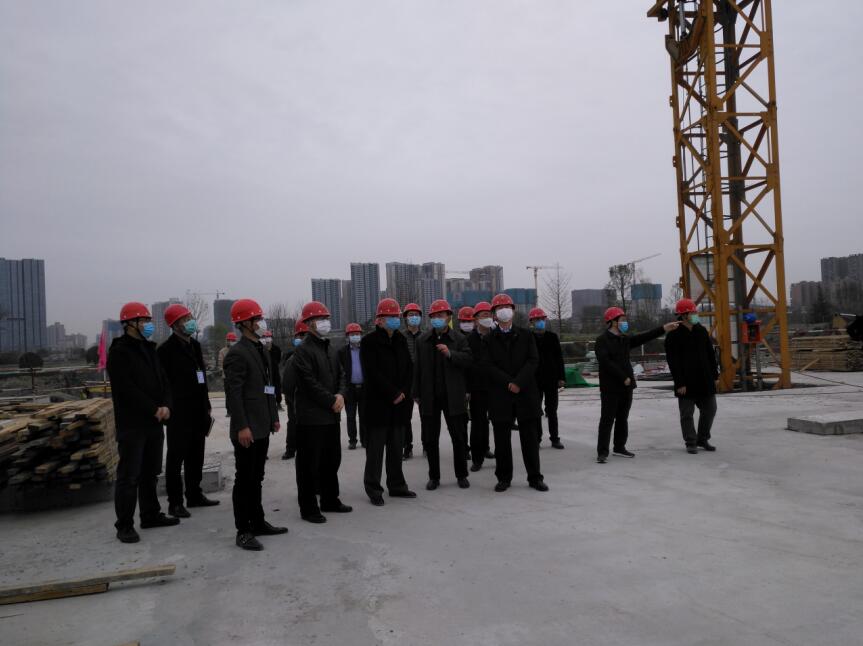 尊龙凯时集团党委书记、董事长任丁率队 赴金牛宾馆检查工程复工工作