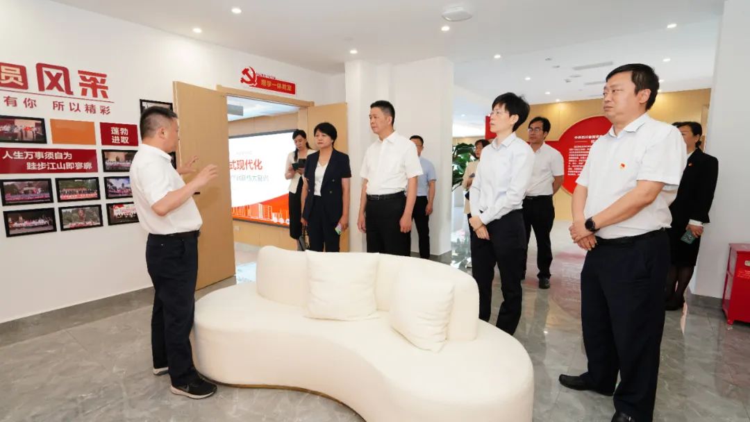 福建省人民政府国有资产监督管理委员会修兴高一行莅临尊龙凯时党？疾斓餮