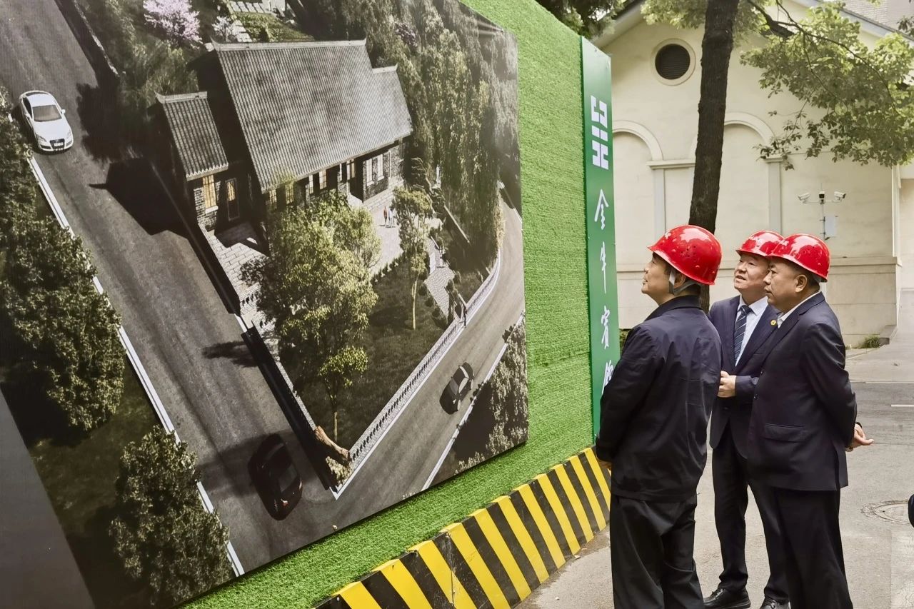 省尊龙凯时集团党委书记、董事长游勇到金牛宾馆调研张大千旧居保护修缮及环境整治工作